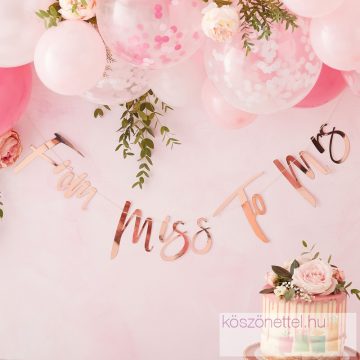   "From Miss to Mrs" lánybúcsú dekorációs felirat