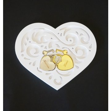 Díszes szív alakú lakattartó tálca (lakat nélkül)